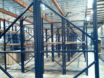 How Teardrop Pallet Rack Systems Differ from Traditional Systems